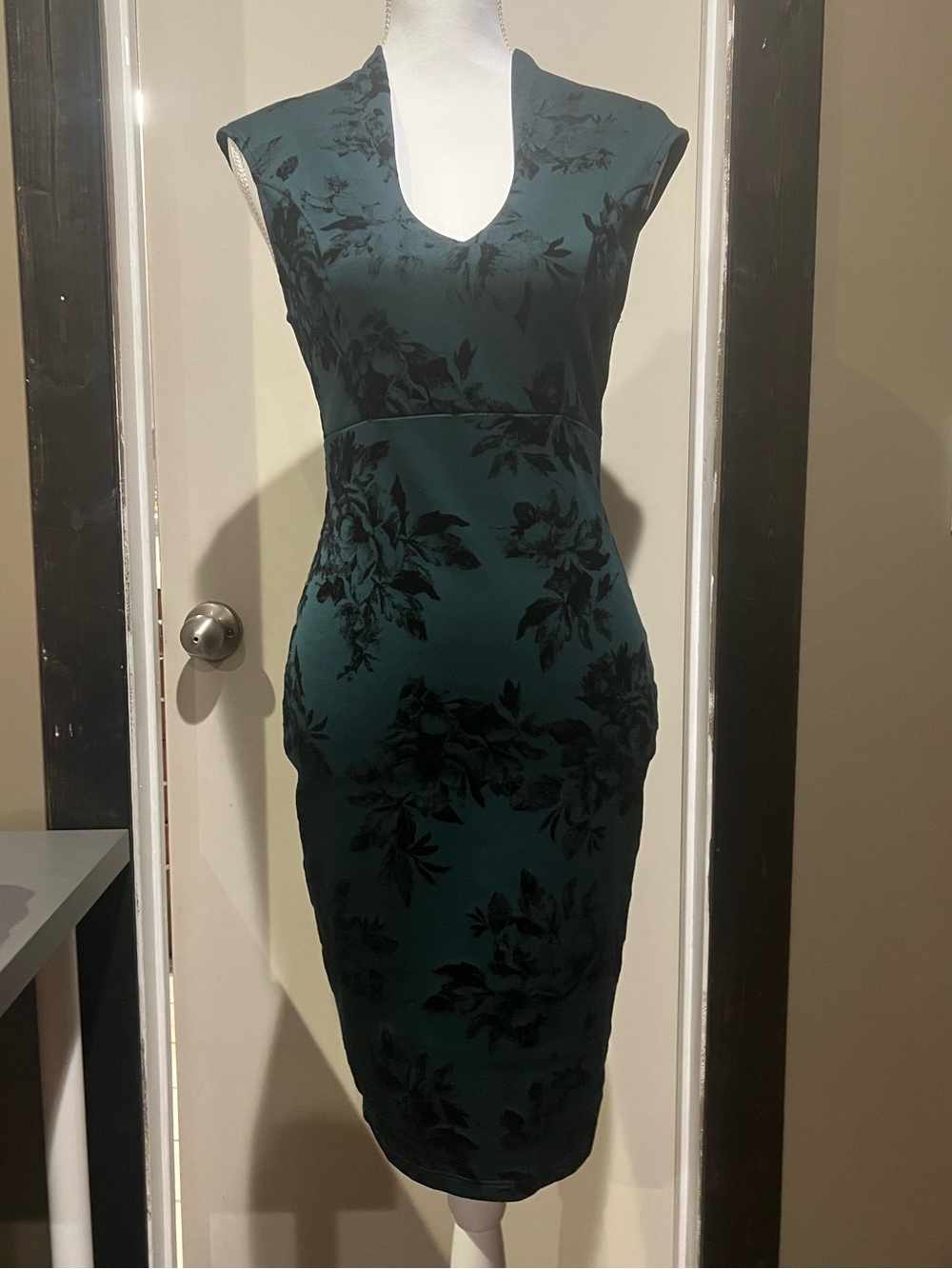 Windsor Dark Green Floral Sheath Midi Dress